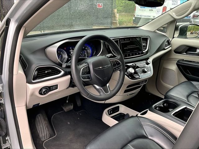 Used 2023 Silver Chrysler Touring L image 14