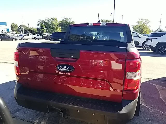 Used 2025 Red Ford XLT image 18