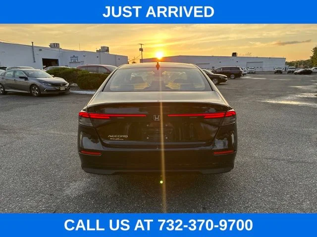 Used 2025 Crystal Black Pearl Honda SE image 5