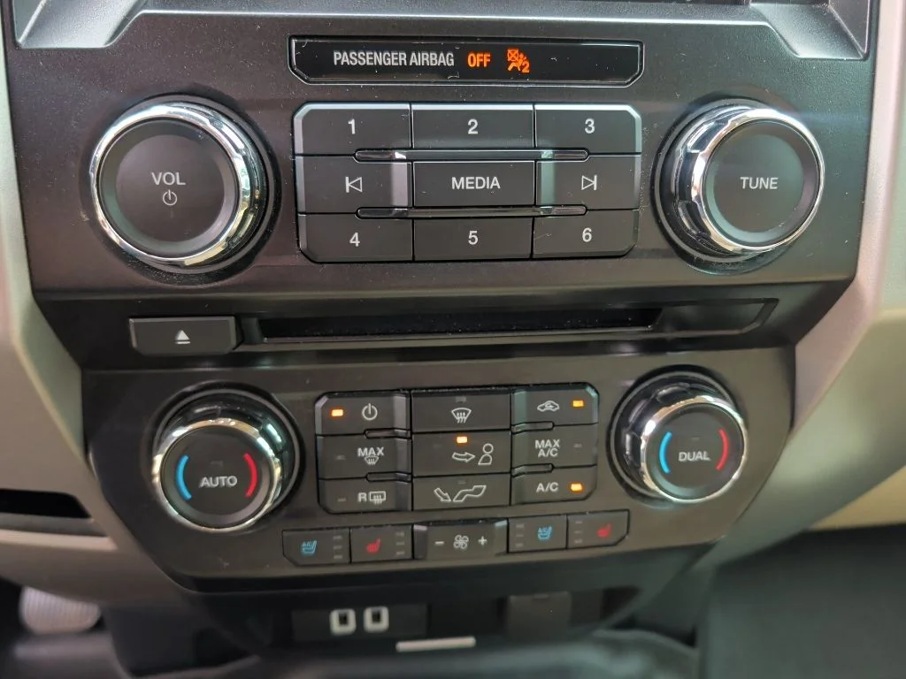 Used 2017  Ford Lariat image 7