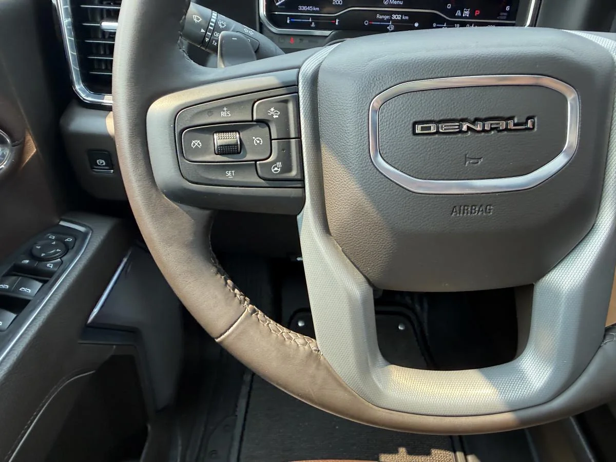 Used 2025 Silver GMC Denali image 32