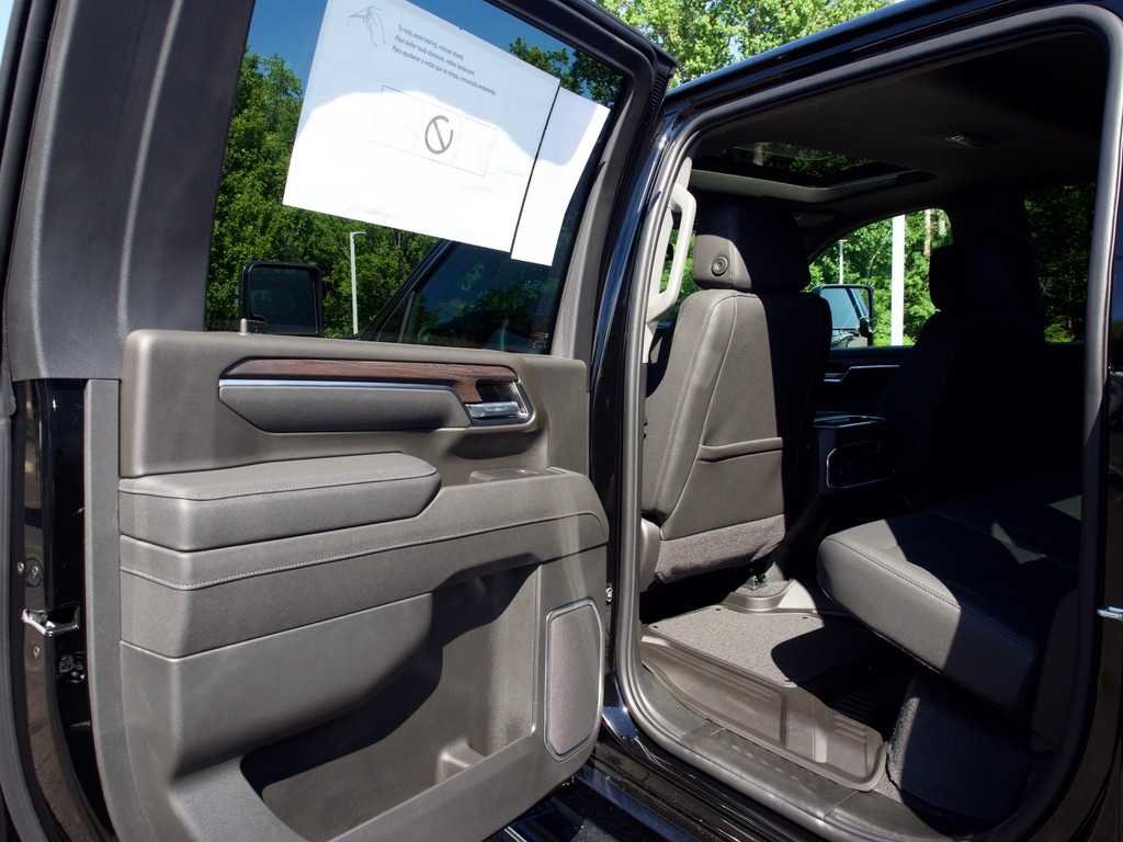New 2026 Onyx Black GMC SLT image 13