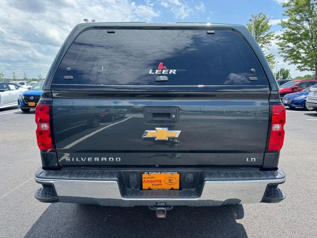 Used 2019 Gray Chevrolet LT image 4