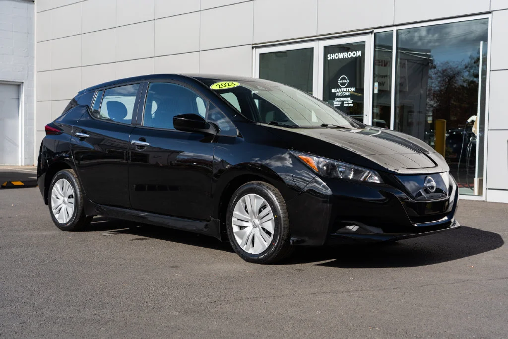 Used 2023 Black Nissan S image 27