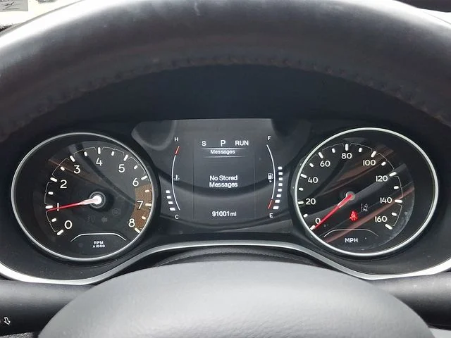 Used 2018 Silver Jeep Latitude image 20