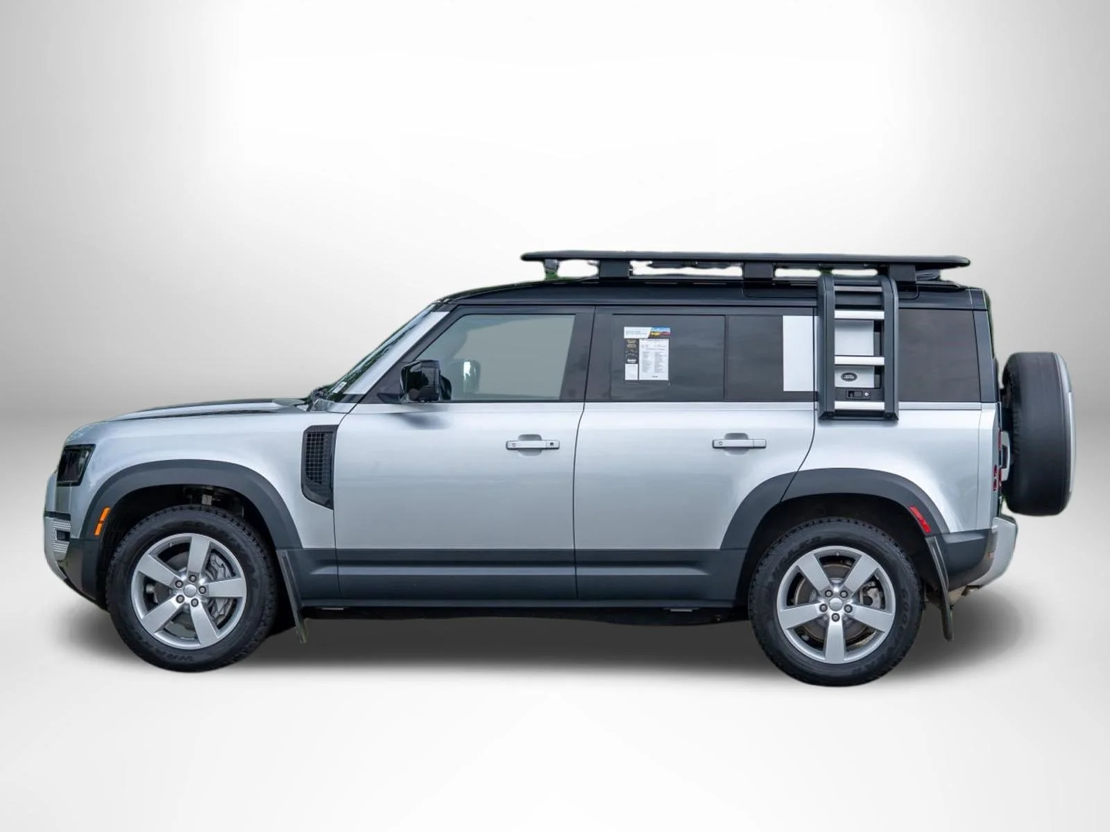 Used 2020 Silver Land Rover First Edition image 5