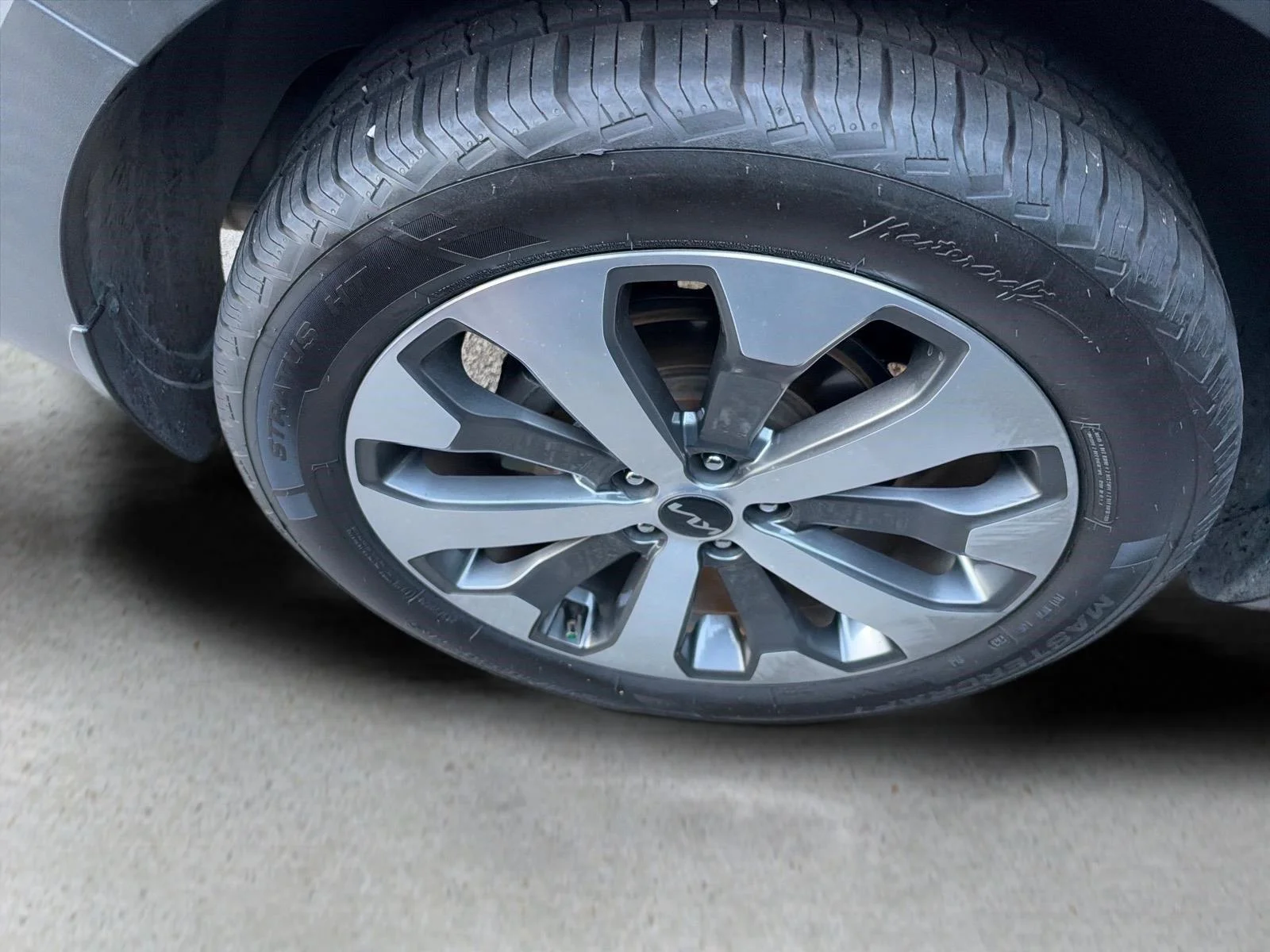 Used 2022 Everlasting Silver Kia S image 13
