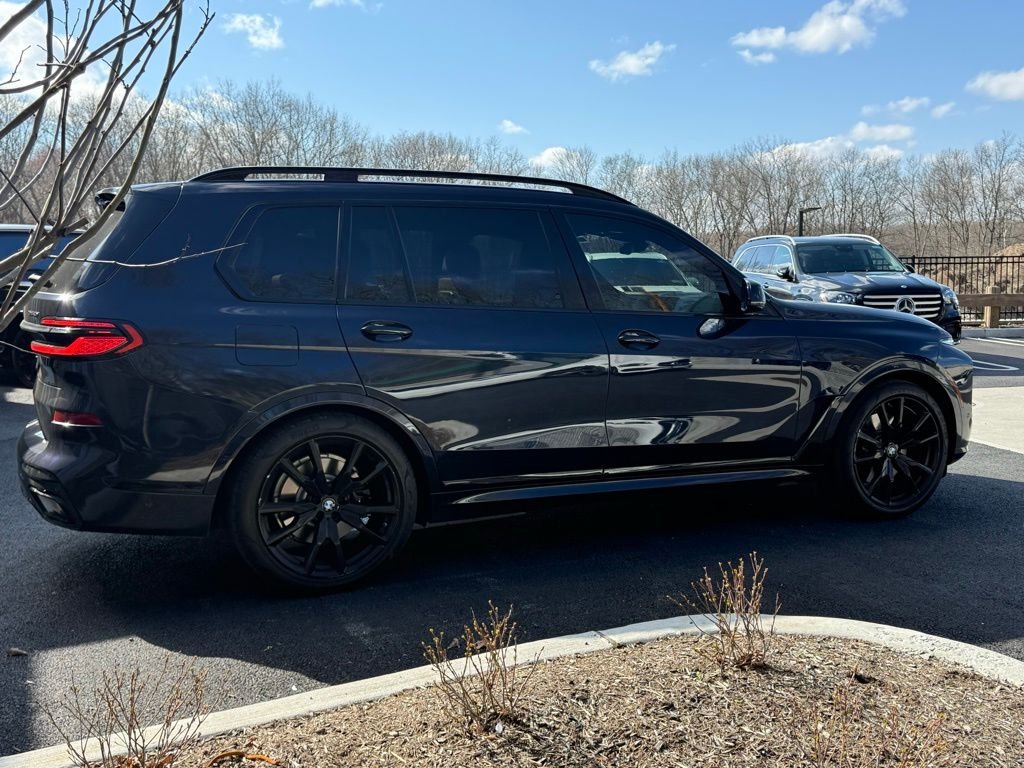 Used 2025 Black BMW xDrive40i image 9