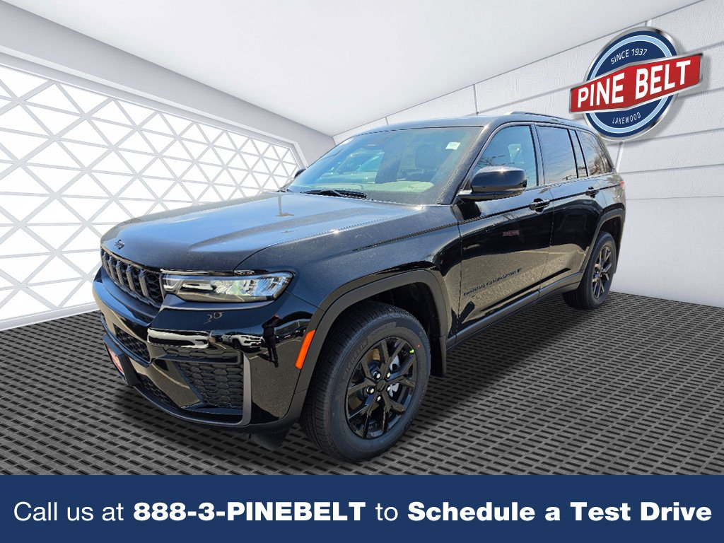 New 2026 Diamond Black Crystal Pearl-Coat Exterior Paint Jeep Altitude image 1