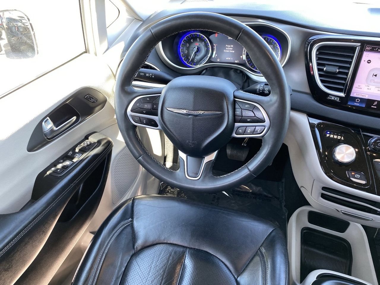 Used 2022 Bright White Chrysler Touring L image 15