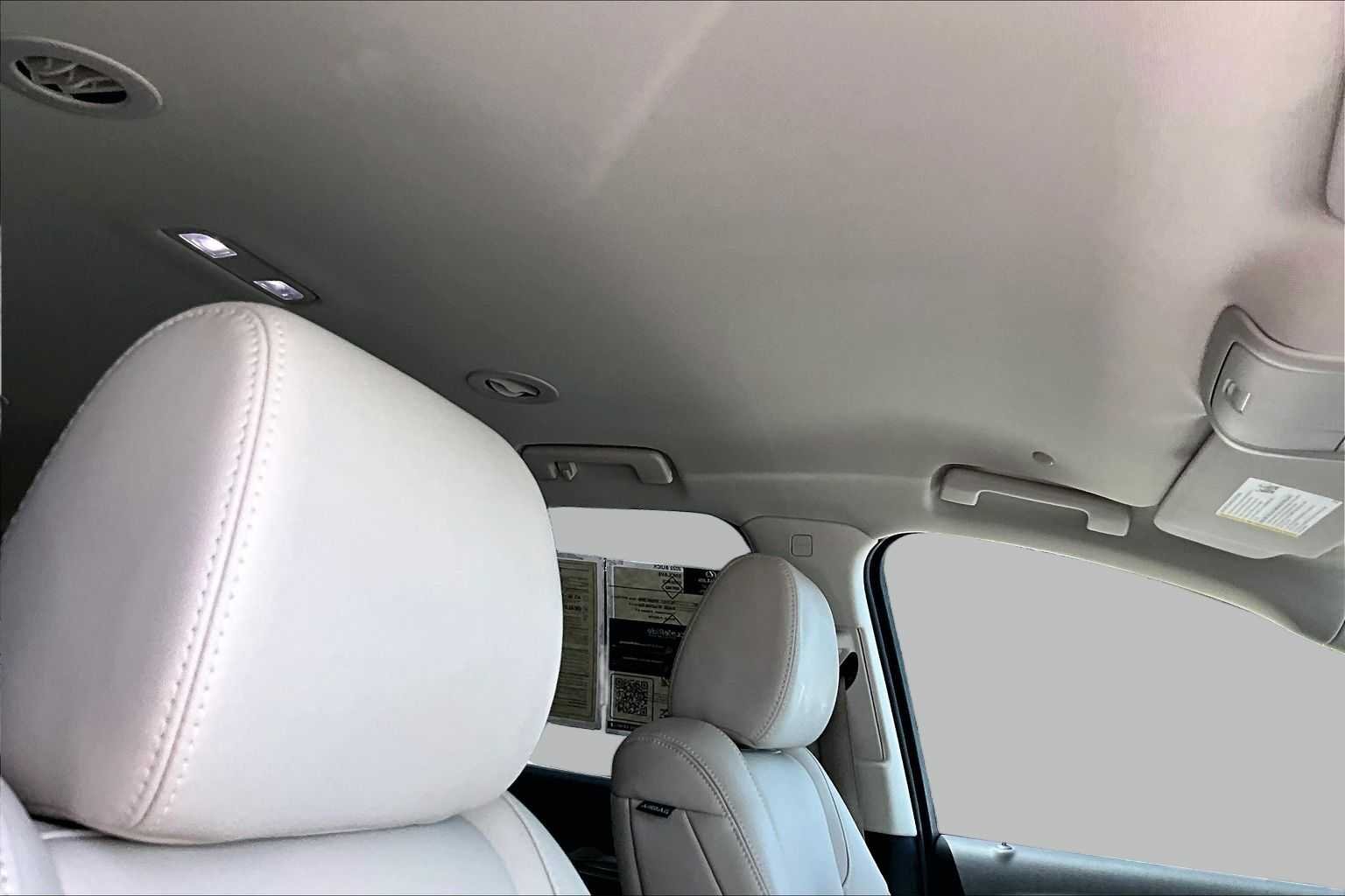 Used 2023 Summit White Buick Essence image 14