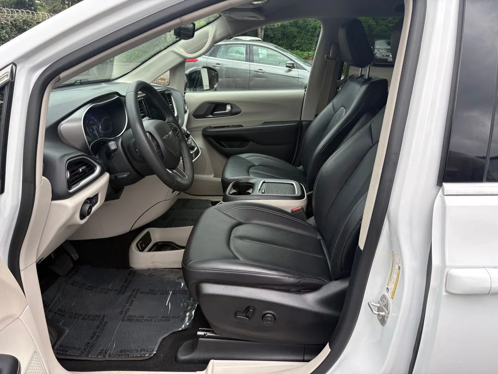 Used 2024 White Chrysler Touring L image 12