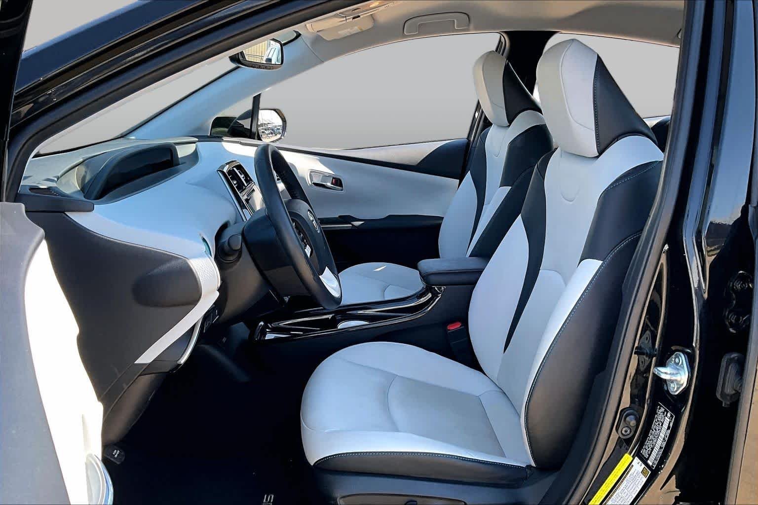 Used 2016 Midnight Black Metallic Toyota Four image 8