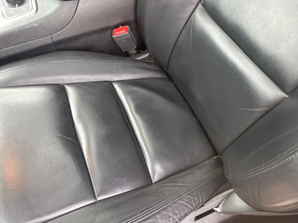 Used 2021 Silver Jeep Limited image 4