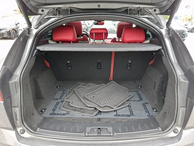Used 2019  Jaguar R-Dynamic image 28