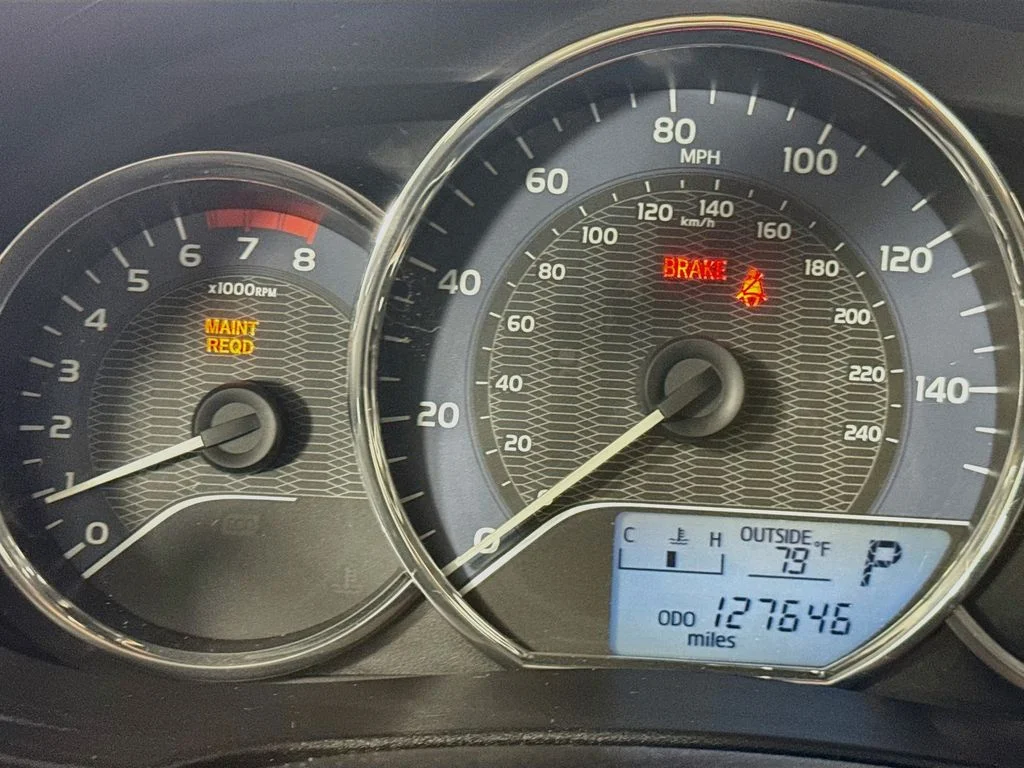 Used 2015 Silver Toyota LE image 14