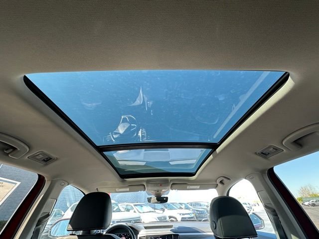 Used 2021 Blue Volkswagen SEL Premium image 28
