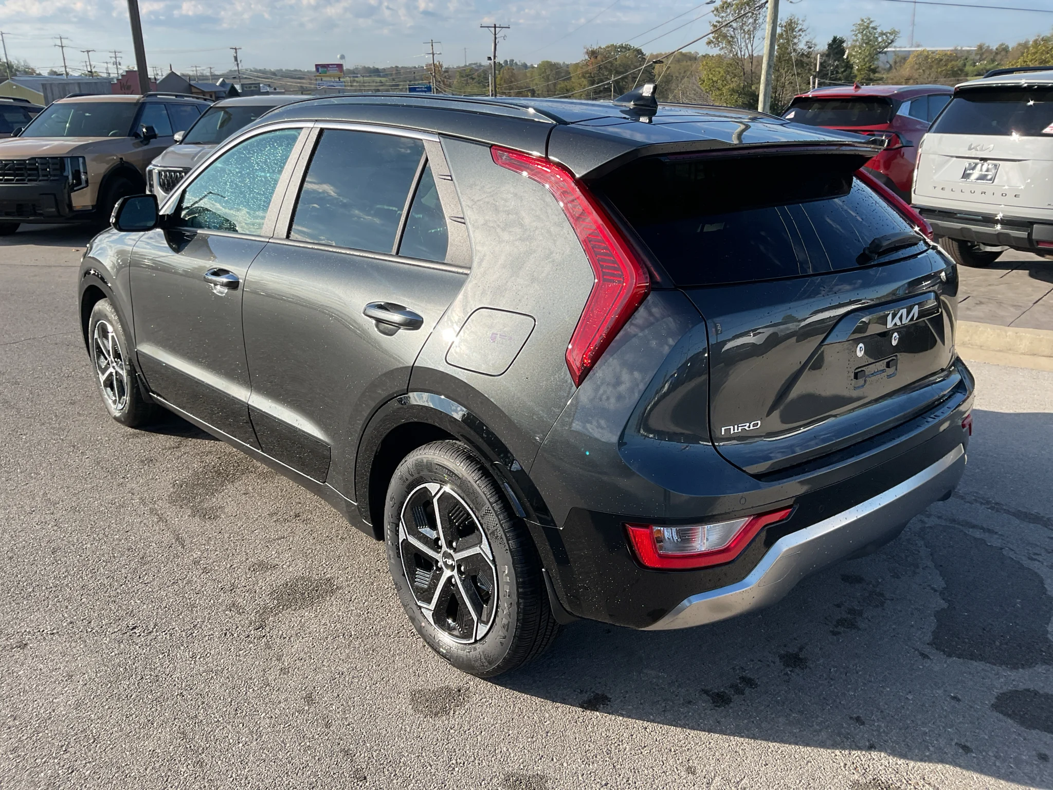 Certified Used 2025 Interstellar Gray Kia SX image 8