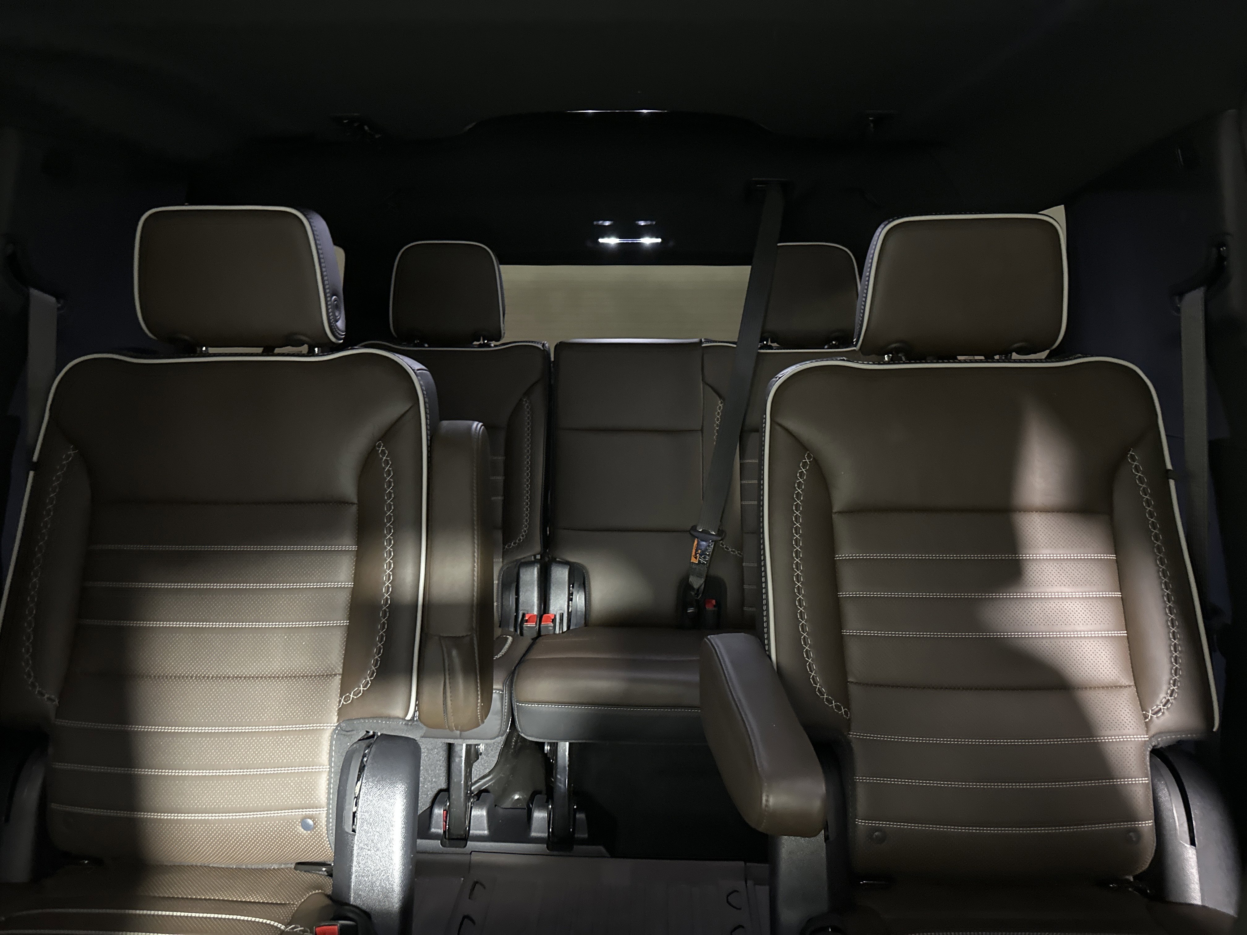 Used 2025 White Frost Tricoat GMC Denali Ultimate image 23