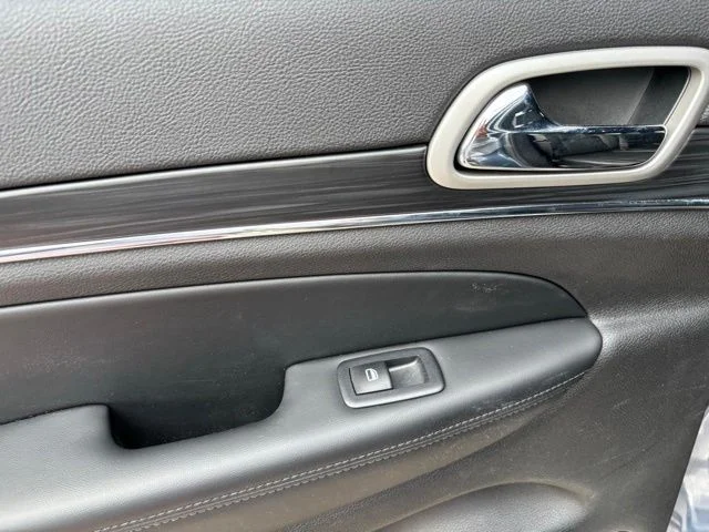 Used 2020 Blue Jeep Limited image 18