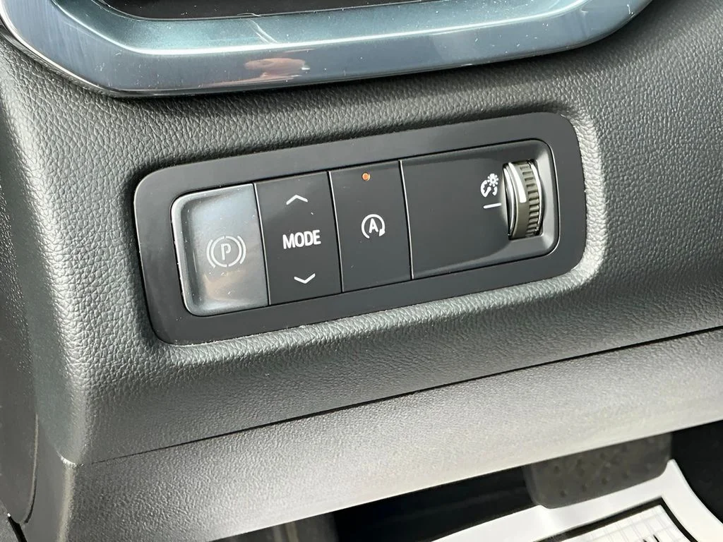 Used 2025 Brown GMC Elevation image 38