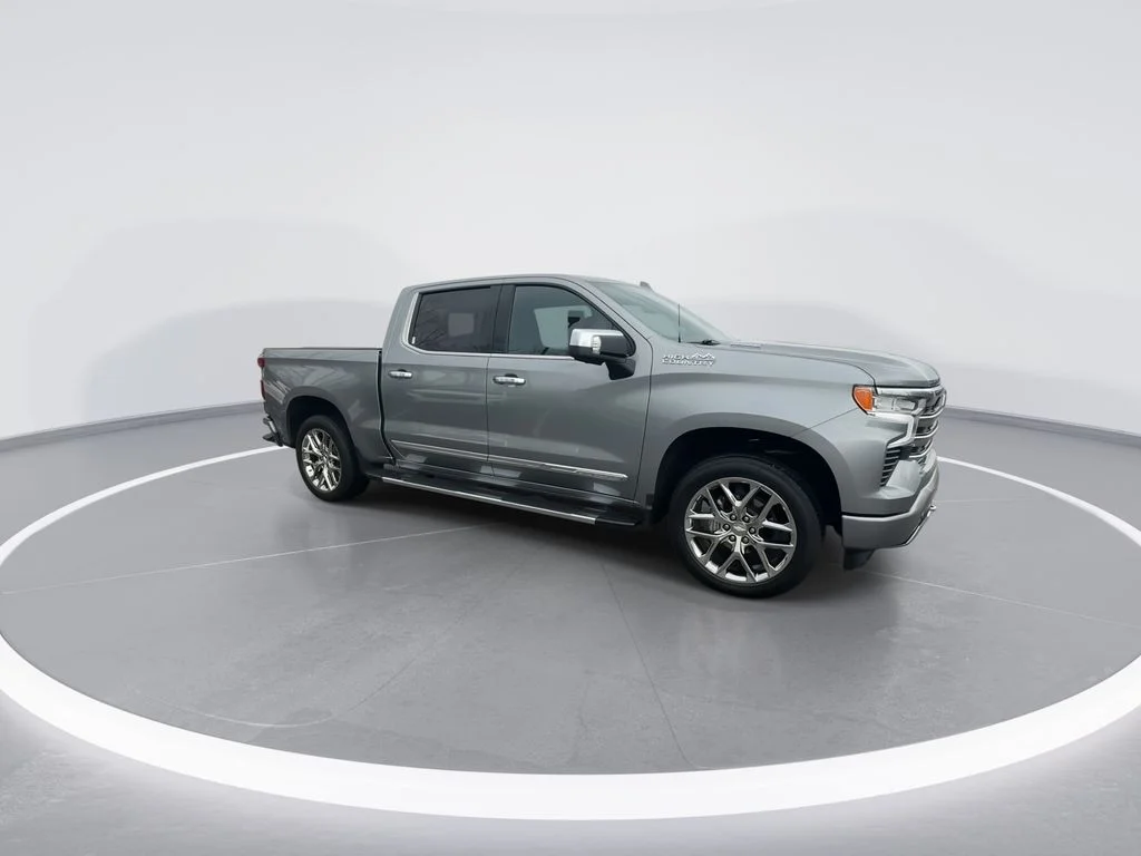 Used 2025 Gray Chevrolet High Country image 2