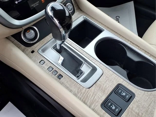 Used 2023  Nissan SL image 9
