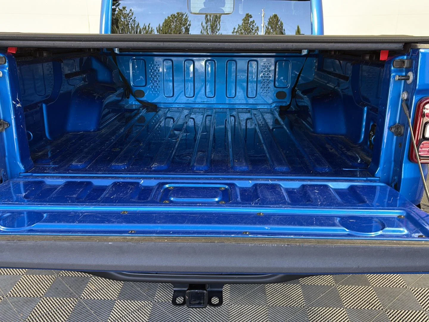 Used 2024 Hydro Blue Pearlcoat Jeep Rubicon X image 9
