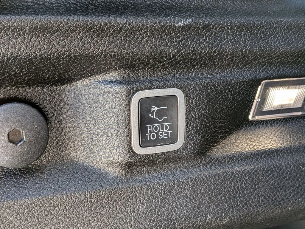 Used 2023 White Jeep Limited image 8
