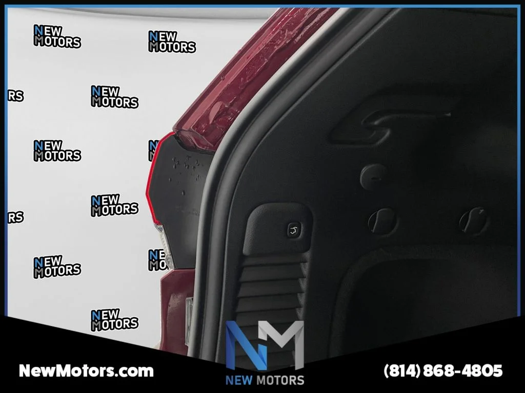 Used 2020 Velvet Jeep Laredo E image 14