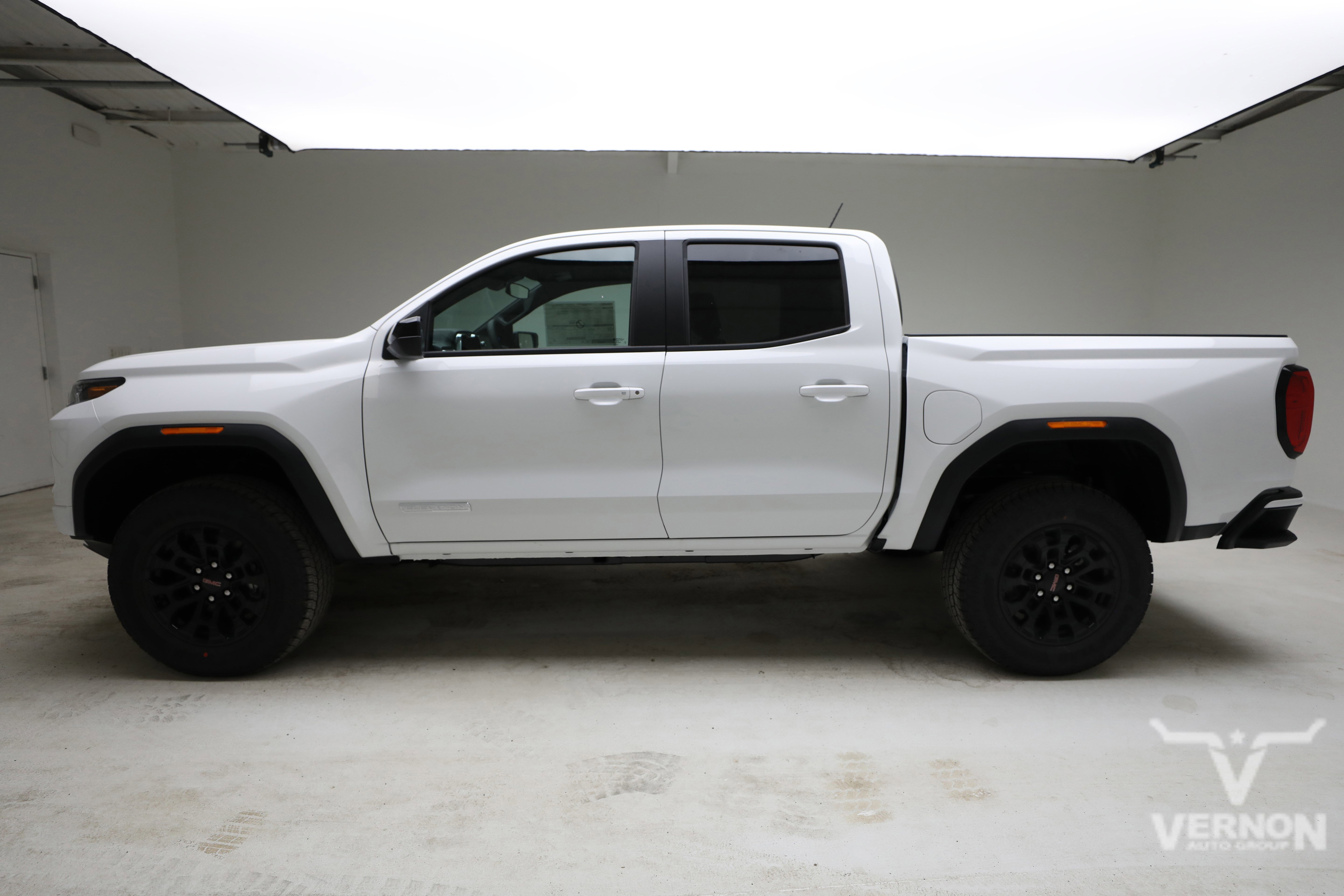New 2026 Summit White GMC N image 2
