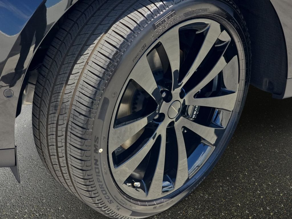 New 2026 Santorini Black Land Rover SE image 34