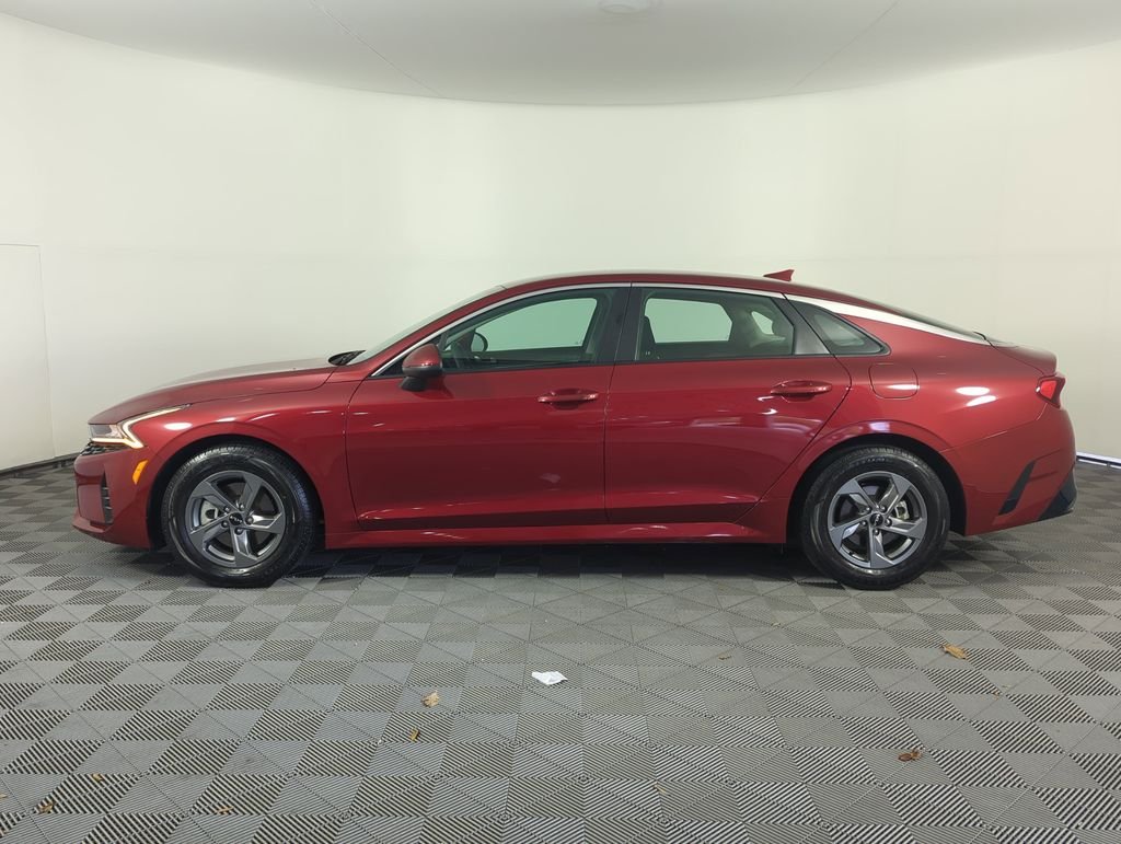 Used 2023 Red Kia LXS image 4
