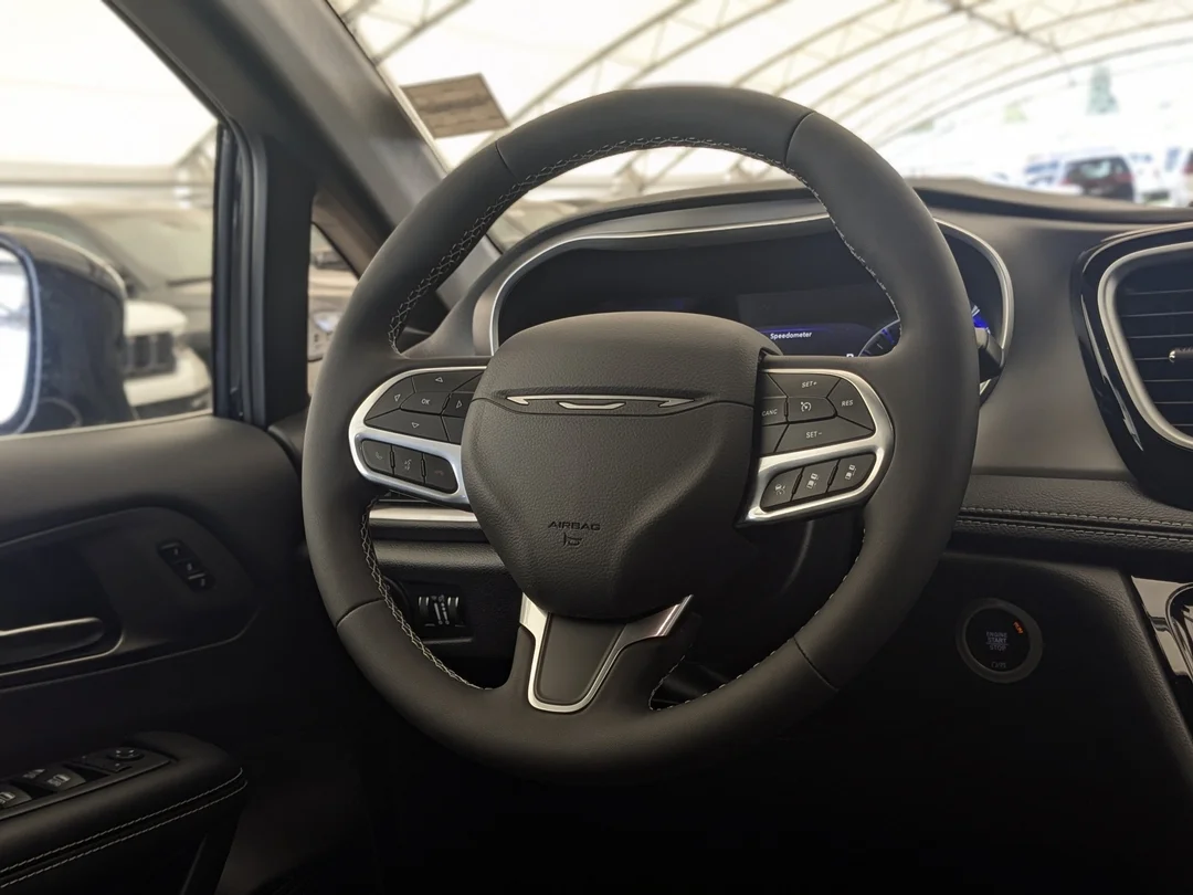 New 2027 Black Chrysler Select - - AWD - 3.6L Pentastar V6 - Safety Sphere Pkg - 360 Surround View Cam & More! image 15