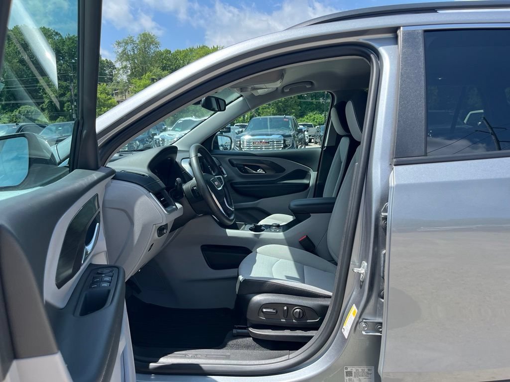 Used 2024 Sterling Metallic GMC SLE image 21