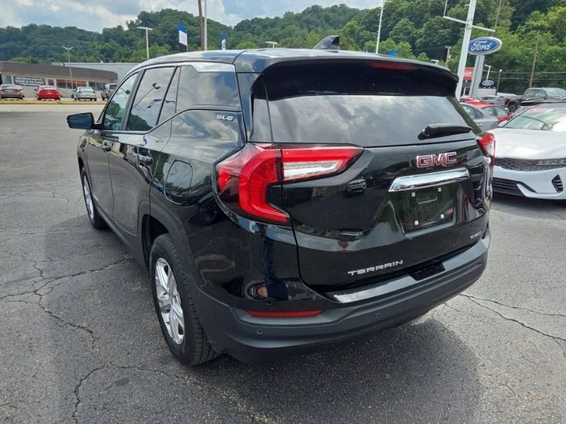 Used 2022 Ebony Twilight Metallic GMC SLE image 5