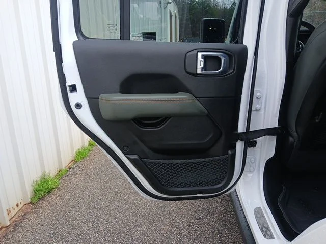New 2026 Bright White Clear-Coat Exterior Paint Jeep Mojave X image 20