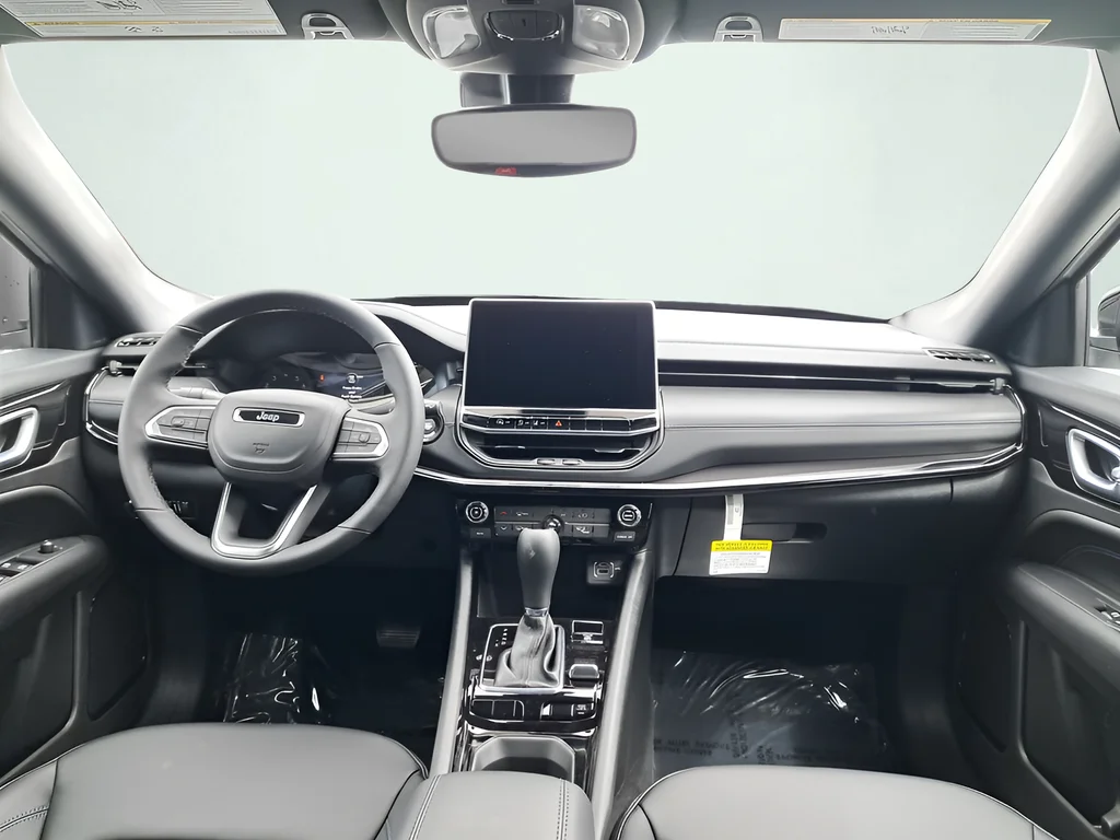 New 2026 Bright White Clear-Coat Exterior Paint Jeep Latitude image 17