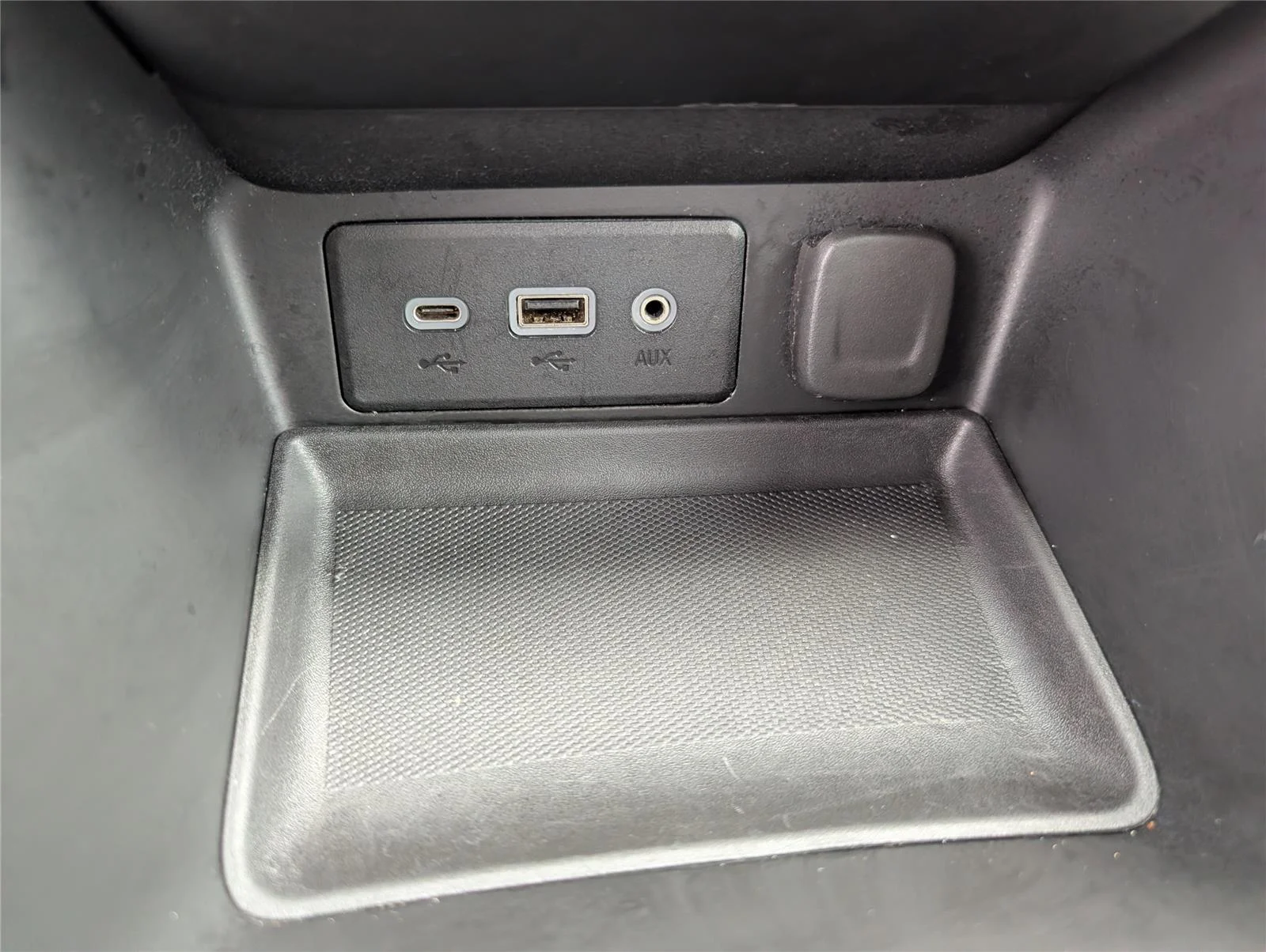 Used 2024 Summit White GMC SLE image 17