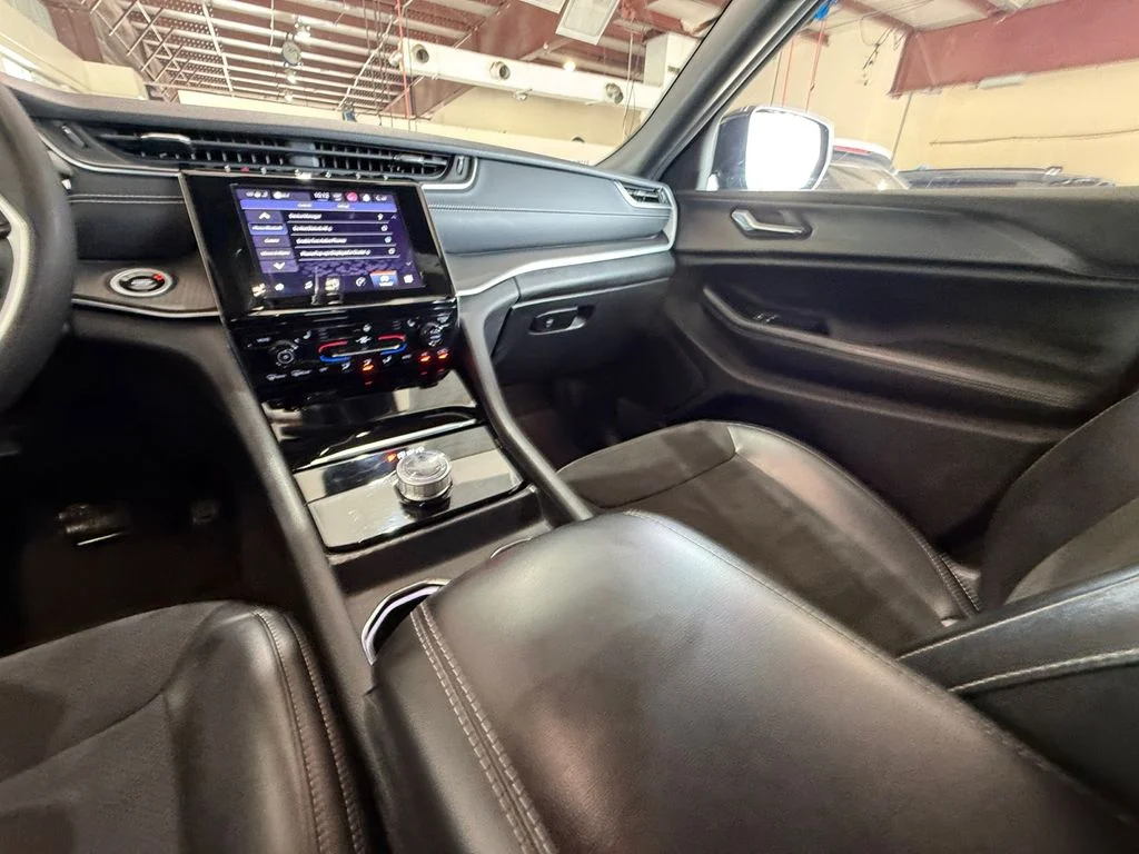 Used 2024 Black Jeep Altitude image 15