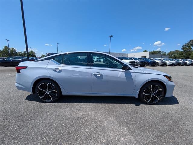 New 2025 Gray Sky Pearl Nissan SR image 3