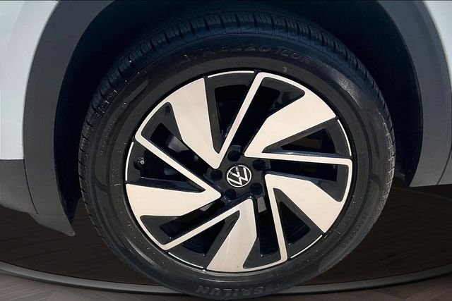 Used 2025 White Volkswagen 2.0T SE w/Technology image 9