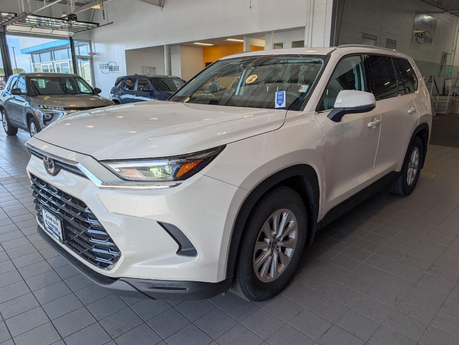 Used 2024 Coastal Cream Toyota XLE image 4