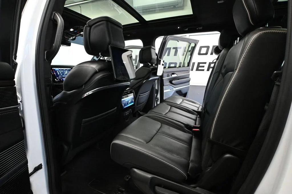 Used 2022 White Jeep Series II image 32