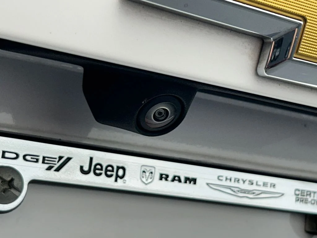 Used 2025 Summit White Chevrolet LT image 15