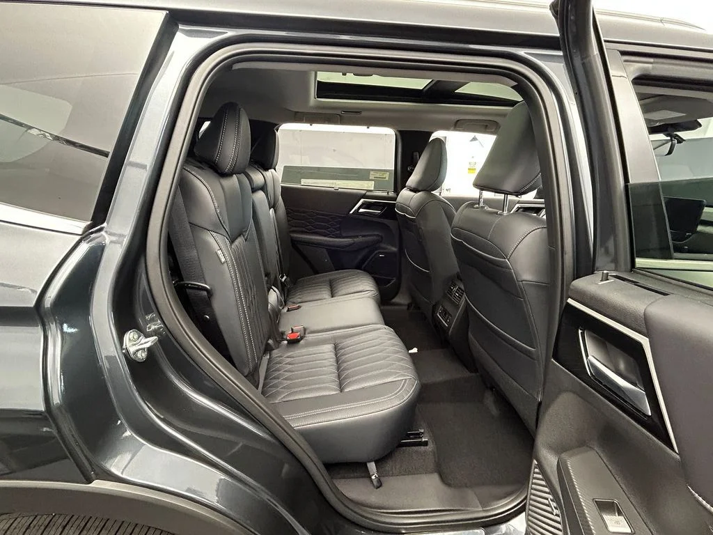 New 2026 Gray Mitsubishi SEL image 37