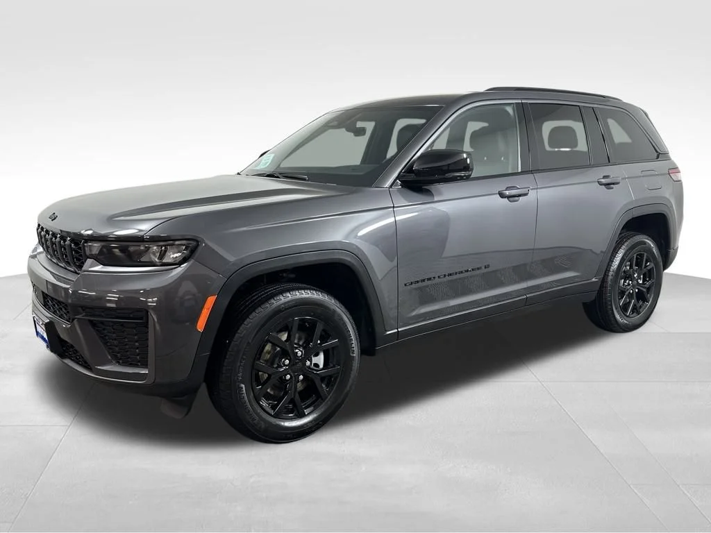New 2026 Baltic Gray Metallic Clear-Coat Exterior Paint Jeep Altitude image 5