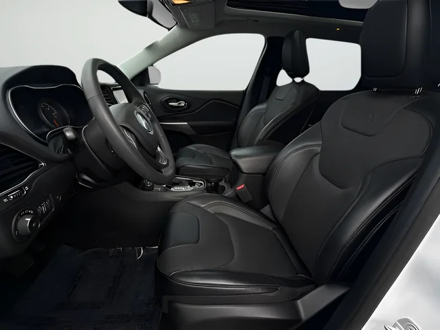 Used 2022 White Jeep Limited image 11