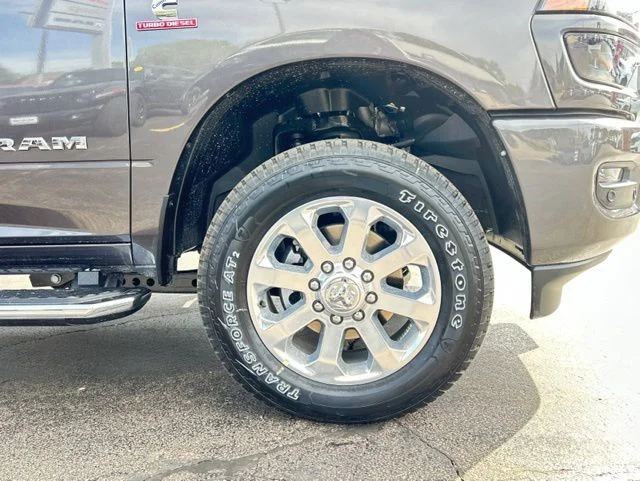 New 2026 Granite Crystal Metallic Clear-Coat Exterior Paint RAM Laramie image 13