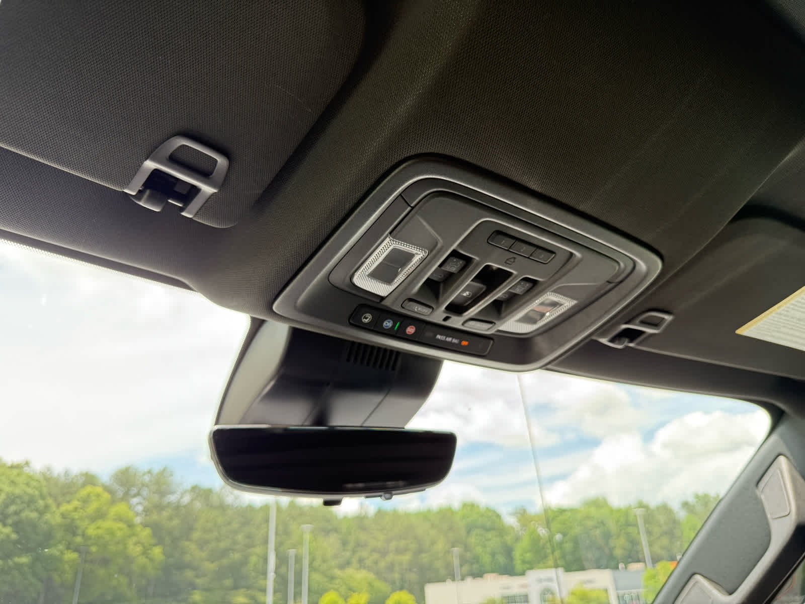 Used 2023 Sterling Metallic GMC AT4 image 17